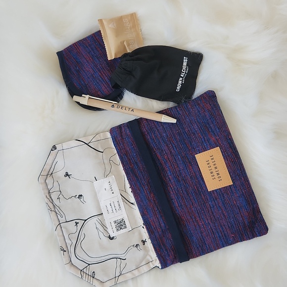 Opened Someone Somewhere Delta Travel Kit - Picture 2 of 2